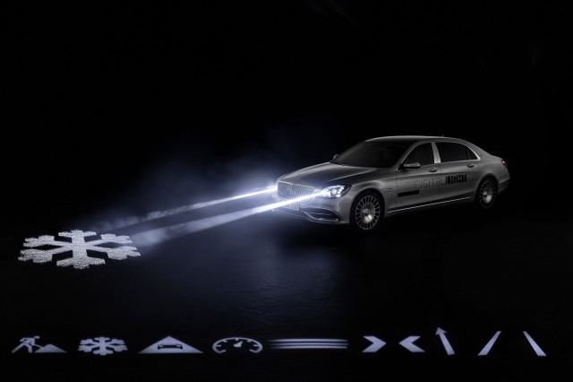 2019 Mercedes-Maybach S-Class digital headlights