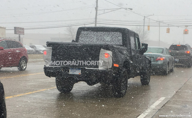 2019 Jeep Wrangler pickup (Srambler) spy shots