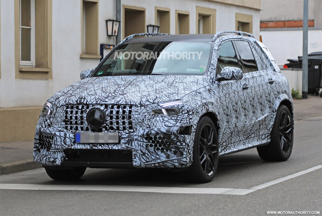 2020 Mercedes-AMG GLE63 spy shots - Image via S. Baldauf/SB-Medien