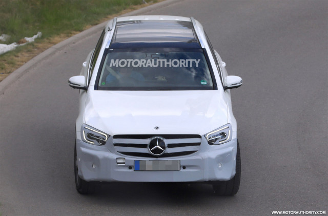 2020 Mercedes-Benz GLC facelift spy shots - Image via S. Baldauf/SB-Medien