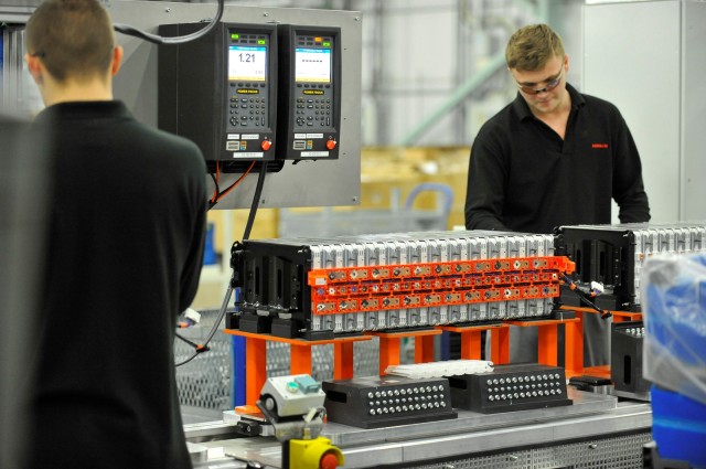 Lithium-ion cell and battery pack assembly for Nissan Leaf electric car in Sunderland, U.K., plant
