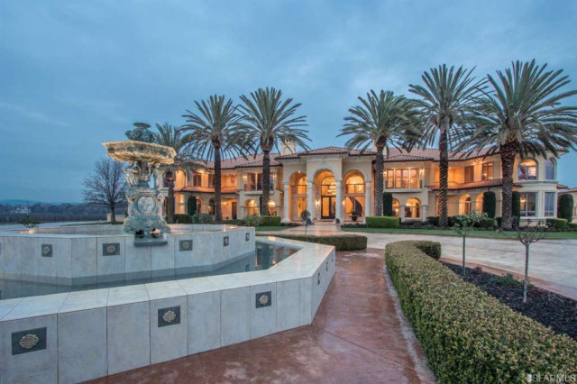 Villa in Fairfield, CA has a 100-car garage