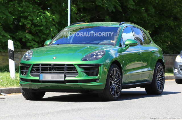 2019 Porsche Macan facelift spy shots - Image via S. Baldauf/SB-Medien