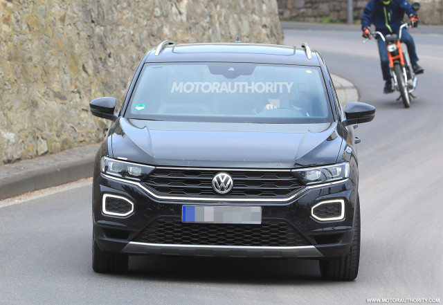 2019 Volkswagen T-Roc R spy shots - Image via S. Baldauf/SB-Medien