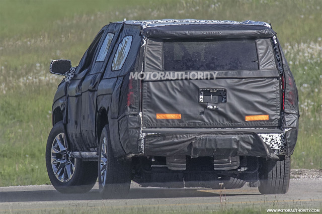 2020 Chevrolet Suburban spy shots - Image via S. Baldauf/SB-Medien