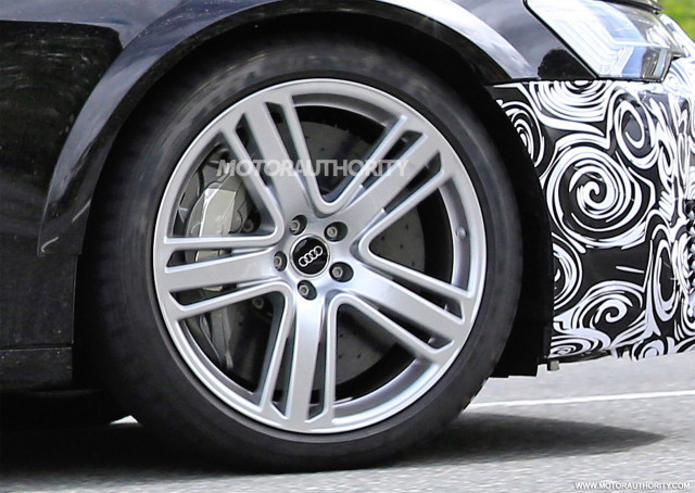 2019 Audi RS 6 Avant test mule spy shots - Image via S. Baldauf/SB-Medien