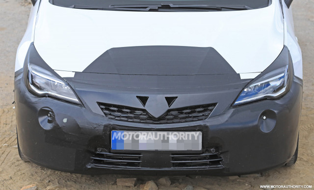 2019 Opel Astra facelift spy shots - Image via S. Baldauf/SB-Medien