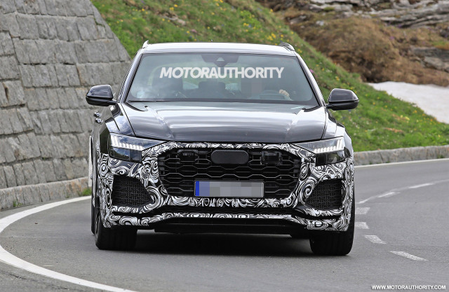 2020 Audi RS Q8 spy shots - Image via S. Baldauf/SB-Medien