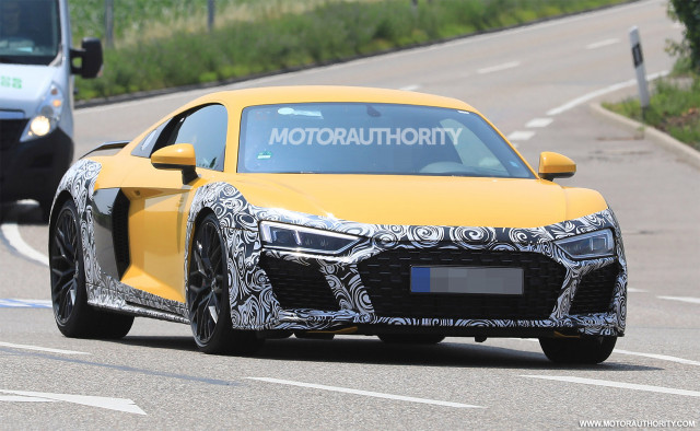 2020 Audi R8 facelift spy shots - Image via S. Baldauf/SB-Medien