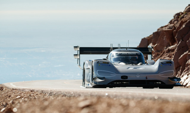 Romain Dumas drives the Volkswagen ID R at 2018 Pikes Peak International Hill Climb Romain Dumas drives the Volkswagen ID R at 2018 Pikes Peak International Hill Climb