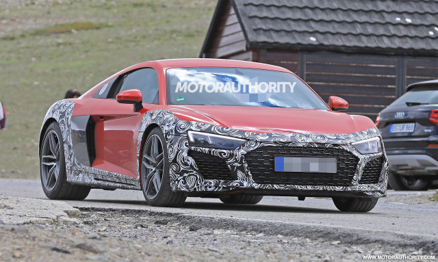 2020 Audi R8 facelift spy shots - Image via S. Baldauf/SB-Medien