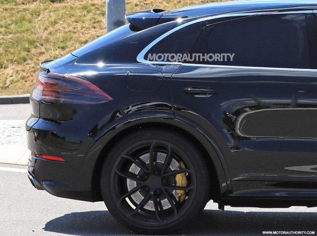 2020 Porsche Cayenne coupe spy shots - Image via S. Baldauf/SB-Medien 2020 Porsche Cayenne coupe spy shots - Image via S. Baldauf/SB-Medien