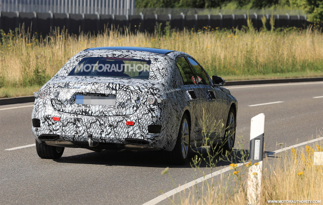 2021 Mercedes-Benz S-Class spy shots - Image via S. Baldauf/SB-Medien 2021 Mercedes-Benz S-Class spy shots - Image via S. Baldauf/SB-Medien