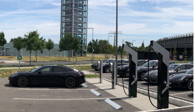 Porsche 800-volt charging stations installed at dealer
