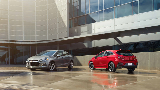 2019 Chevrolet Cruze and Cruze hatchback
