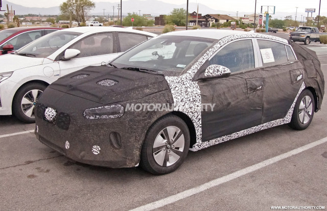 2020 Hyundai Ioniq facelift spy shots - Image via Andreas Wiegant/SB-Medien