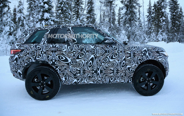 2020 Land Rover Defender test mule spy shots - Image via S. Baldauf/SB-Medien