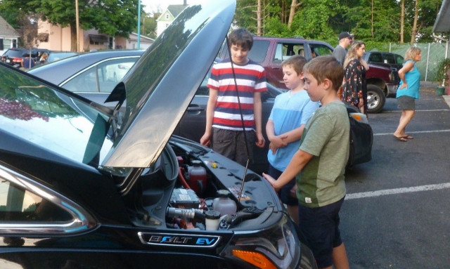 David Edwards' Chevy Bolt EV draws a crowd while charging 
