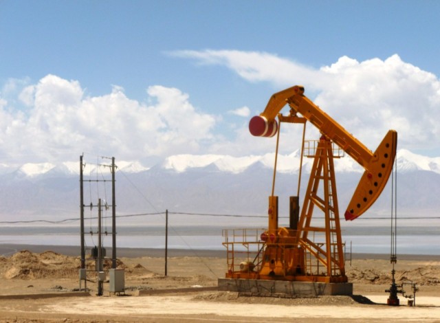Oil well (photo by John Hill)