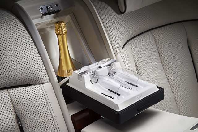 Rolls-Royce Extended Wheelbase Phantom Privacy Suite