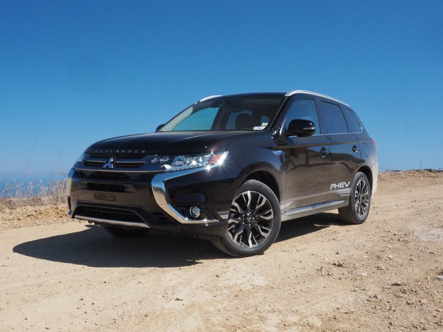 2018 Mitsubishi Outlander PHEV, Catalina Island, CA, Sep 2017     [photo: Sebastian Blanco]
