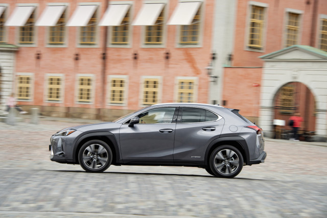 2019 Lexus UX (UX250h E-Four hybrid)