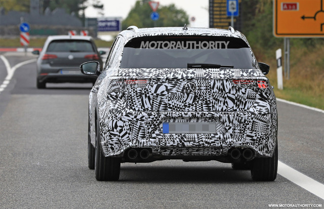 2019 Volkswagen T-Roc R spy shots - Image via S. Baldauf/SB-Medien 2019 Volkswagen T-Roc R spy shots - Image via S. Baldauf/SB-Medien