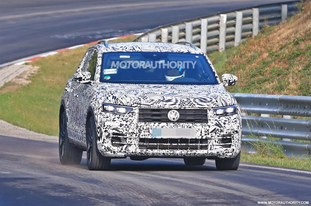 2019 Volkswagen T-Roc R spy shots - Image via S. Baldauf/SB-Medien