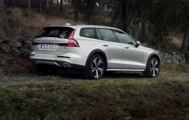 2020 Volvo V60 Cross Country