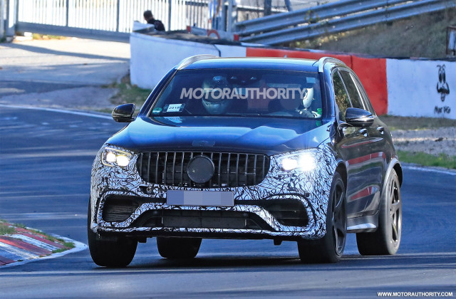 2020 Mercedes-AMG GLC63 facelift spy shots - Image via S. Baldauf/SB-Medien