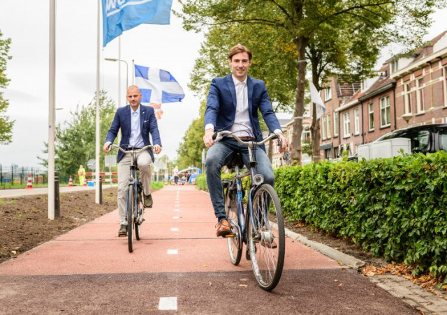 Dutch coalition PlasticRoad bike path