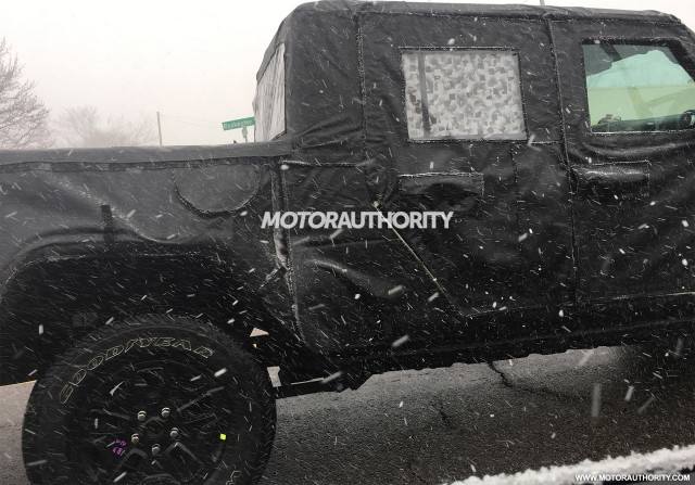 2019 Jeep Wrangler pickup (Scrambler) spy shots