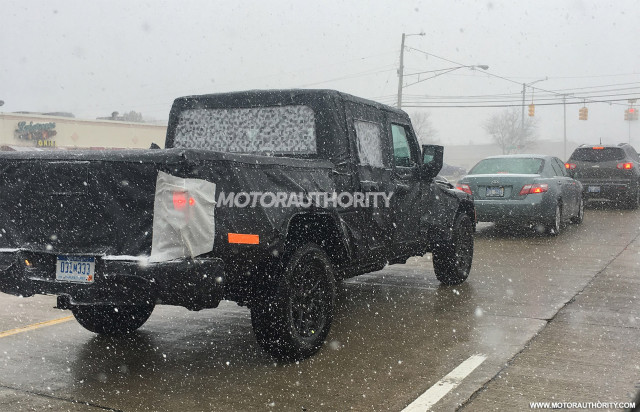 2019 Jeep Wrangler pickup (Scrambler) spy shots