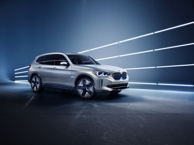 BMW iX3 Concept front 3/4