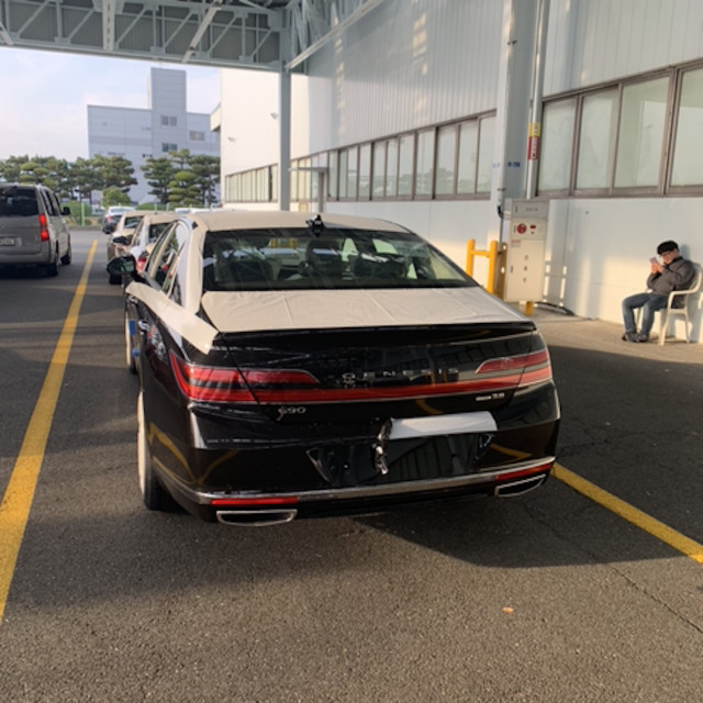 2020 Genesis G90 leaked photos via Clién