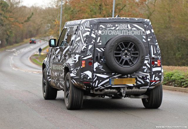 2021 Land Rover Defender spy shots - Image via S. Baldauf/SB-Medien 2021 Land Rover Defender spy shots - Image via S. Baldauf/SB-Medien