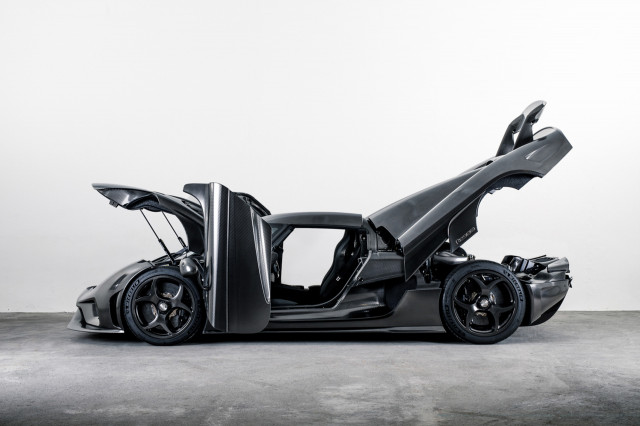 Koenigsegg Regera in bare carbon fiber - Image via Keno Zache Photography/Carage