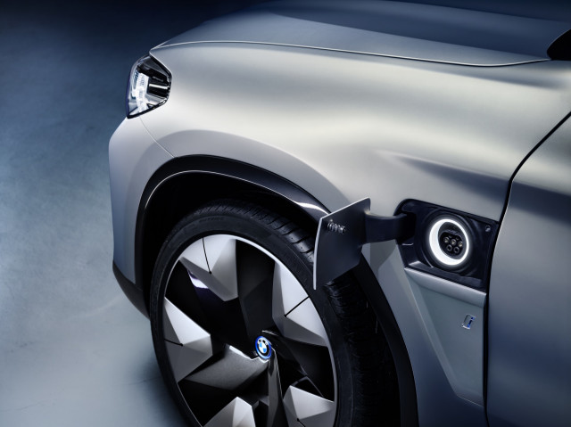 BMW iX3 Concept plug