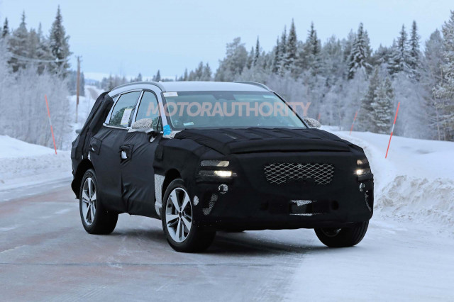 2020 Genesis GV80 spy shots