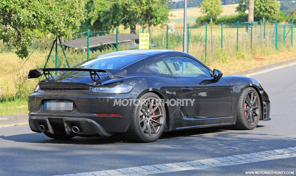 2020 Porsche 718 Cayman GT4 spy shots - Image via S. Baldauf/SB-Medien