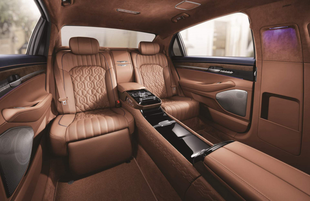 2020 Genesis G90 limousine