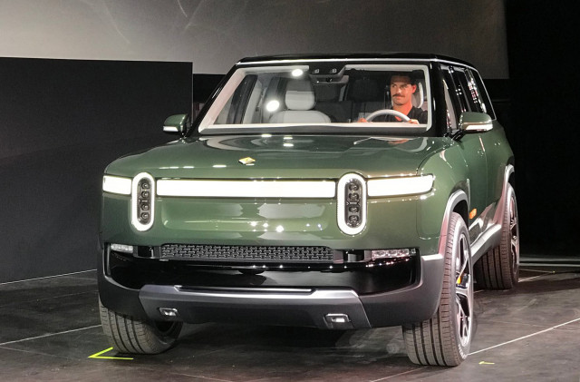 Rivian R1S