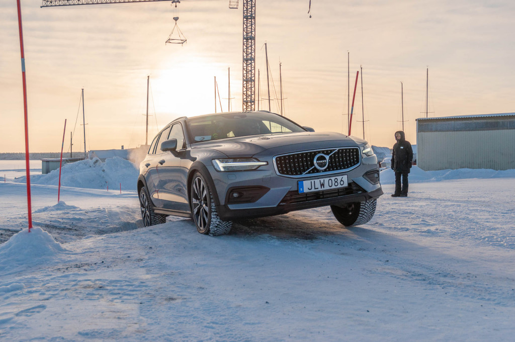 2020 Volvo V60 Cross Country