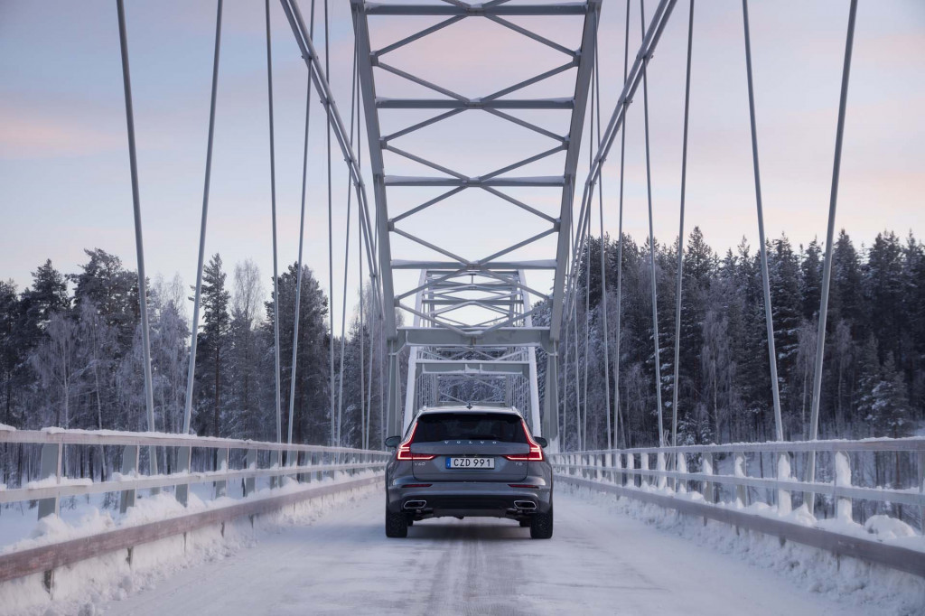2020 Volvo V60 Cross Country