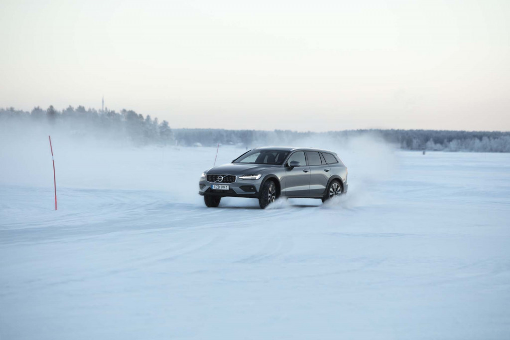 2020 Volvo V60 Cross Country
