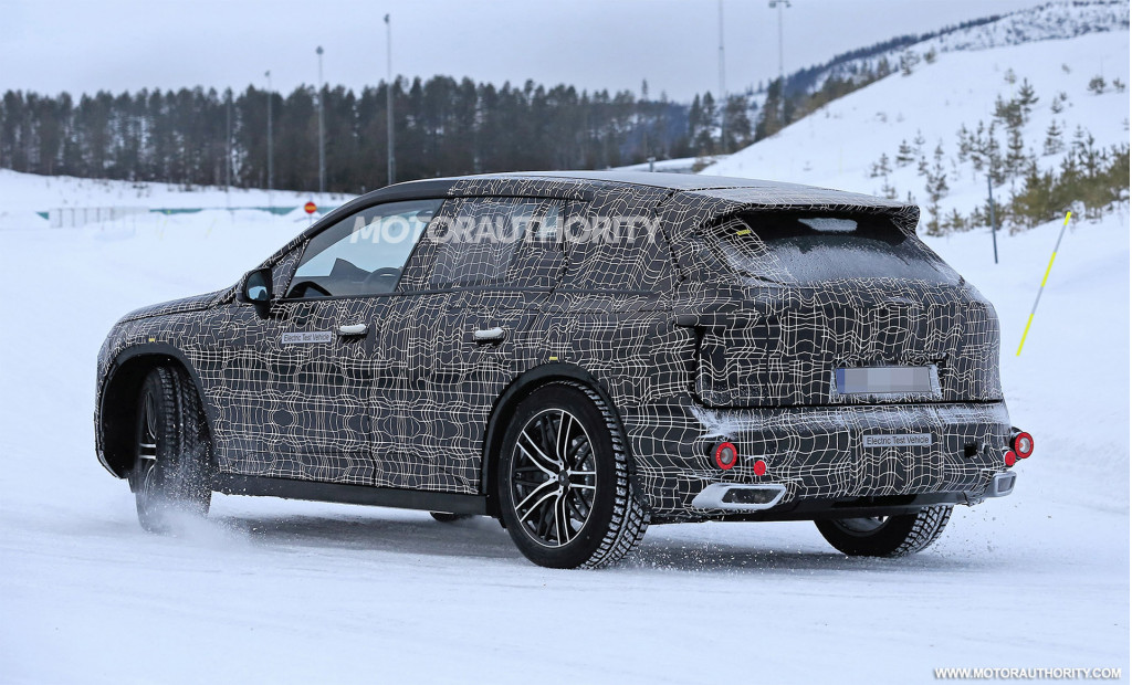 2022 BMW iNext spy shots - Image via S. Baldauf/SB-Medien