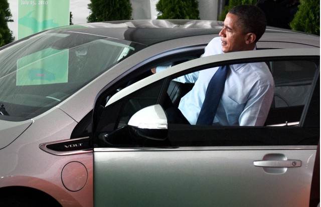 President Obama inspects the 2011 Chevrolet Volt President Obama inspects the 2011 Chevrolet Volt