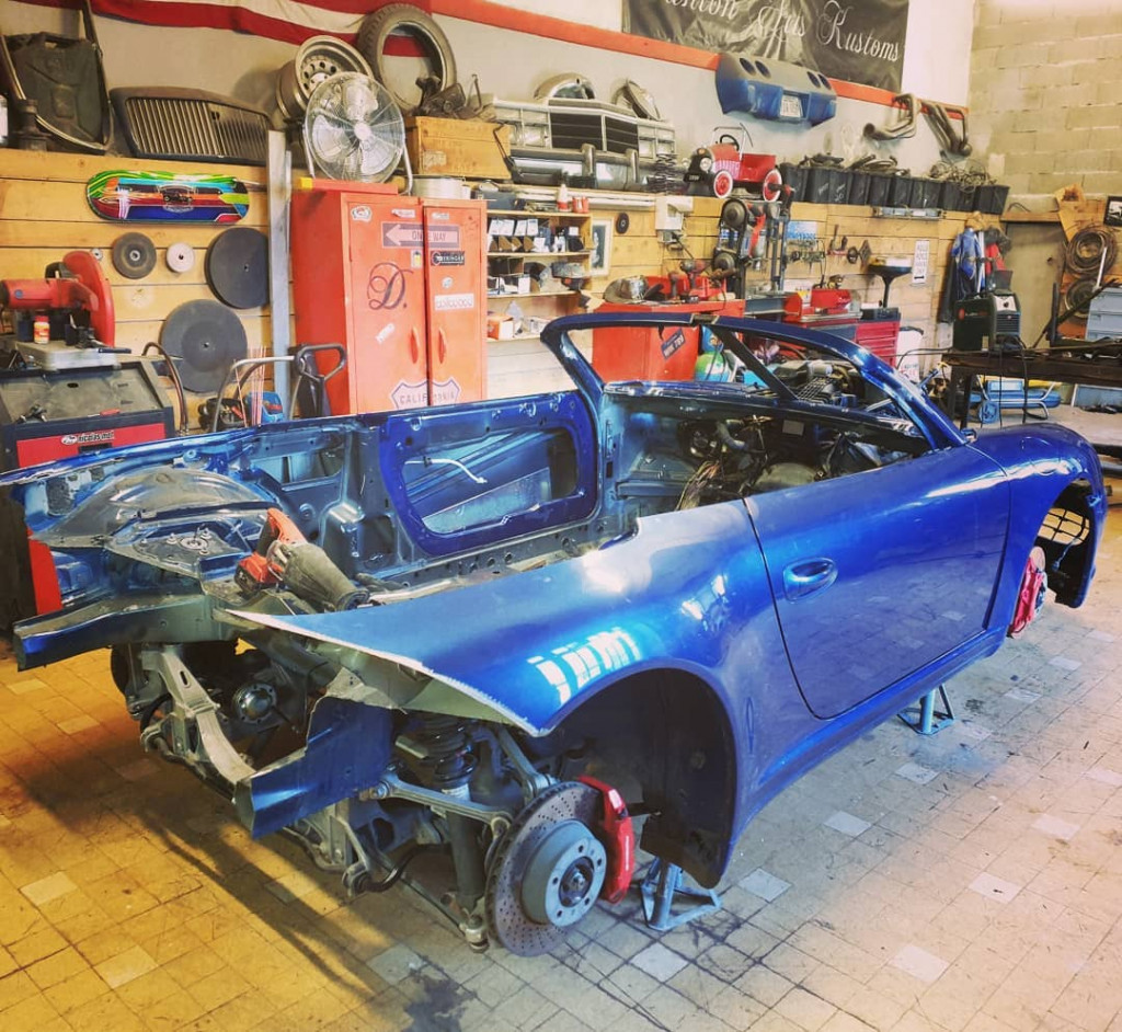 Front-engined Hemi-powered Porsche 911 Photo: Danton Arts Kustoms