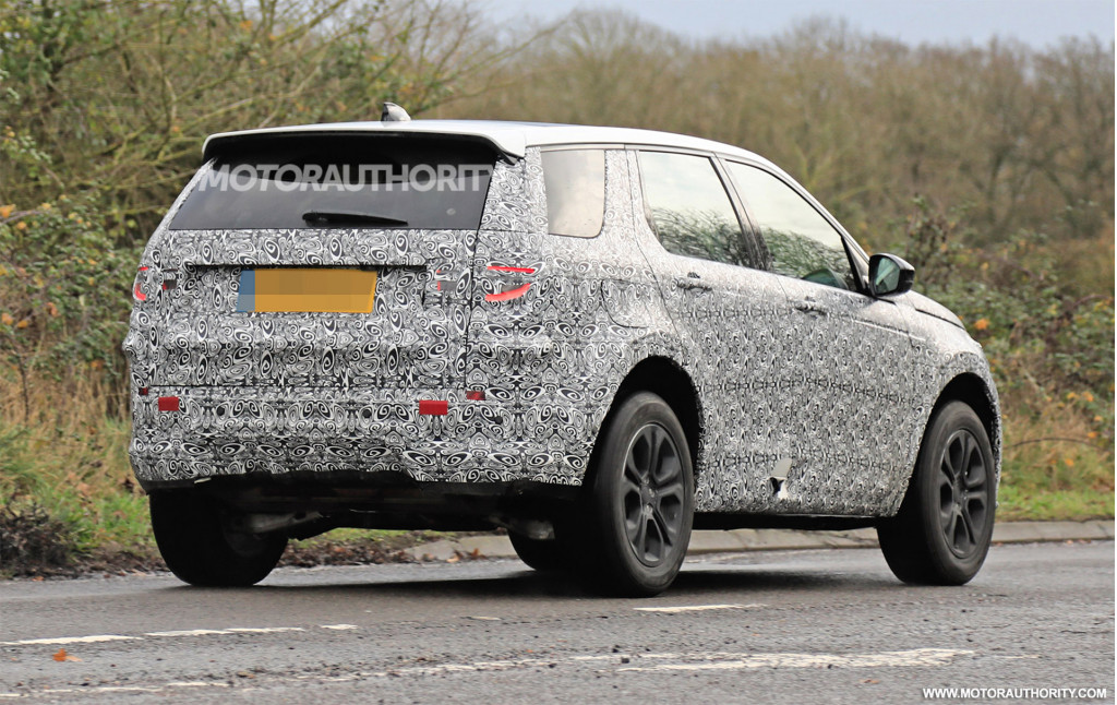 2020 Land Rover Discovery Sport facelift spy shots - Image via S. Baldauf/SB-Medien 2020 Land Rover Discovery Sport facelift spy shots - Image via S. Baldauf/SB-Medien