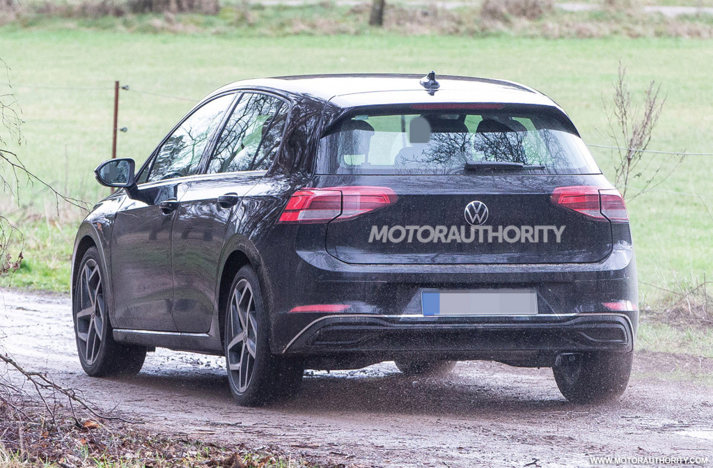 2020 Volkswagen Golf spy shots - Image via S. Baldauf/SB-Medien